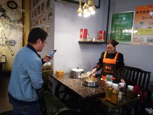奔袭几百里,就是为了这么一锅吃的
