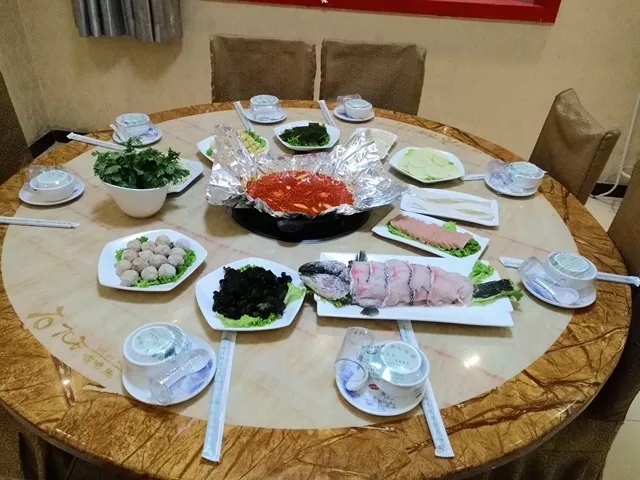 新奇的石头餐饮,全国400+家的火爆餐饮,来看看电视上是怎么报道的?