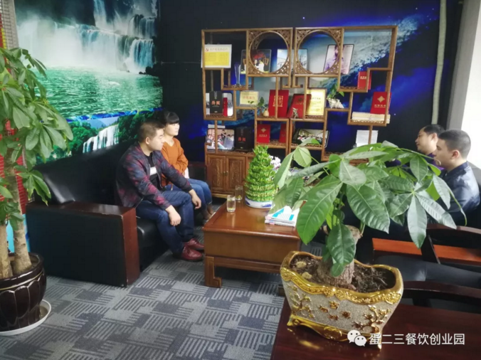 串串大奥秘,快来围观~欢迎陕西安康张总连夜到访公司洽谈子公司项目!