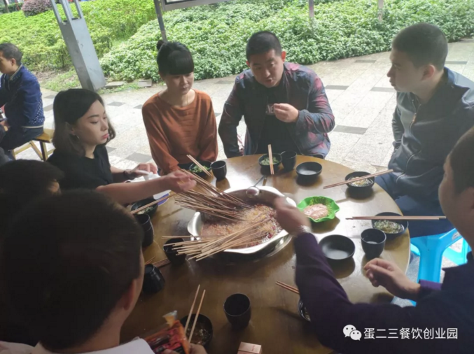 串串大奥秘,快来围观~欢迎陕西安康张总连夜到访公司洽谈子公司项目!