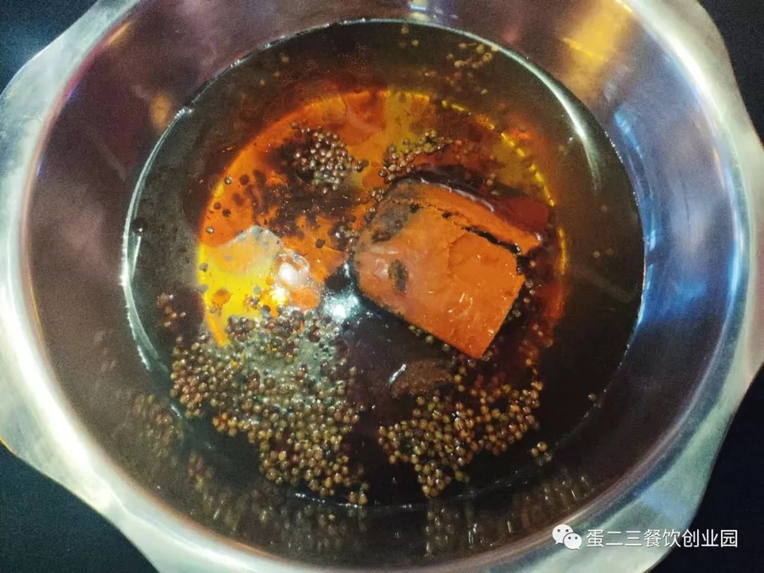 这才是小郡肝真正的姿势，维权不停，签约不断！