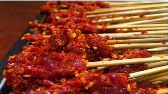 赶紧来感受一把川味美食小郡肝，为你打call停不了!