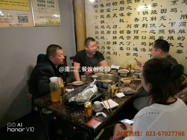 恭喜陕西铜川刘总签约特色无厨师餐饮“蛋二三纸包鱼”项目!