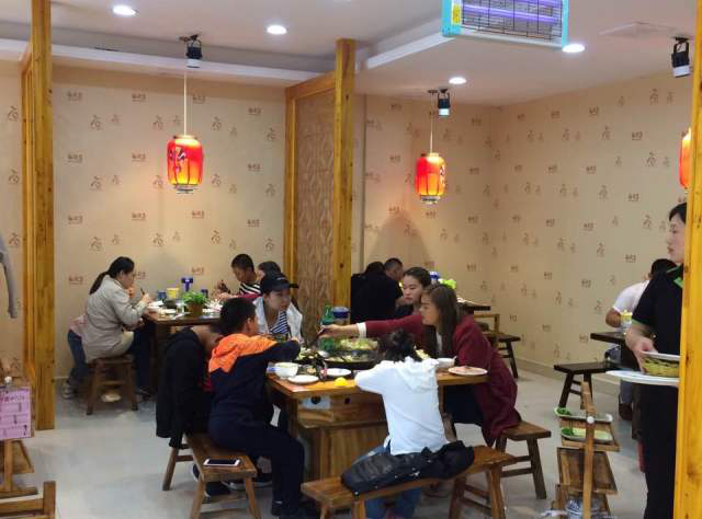 那些满座的餐厅都是这样摆桌子的,餐饮人了解一下!
