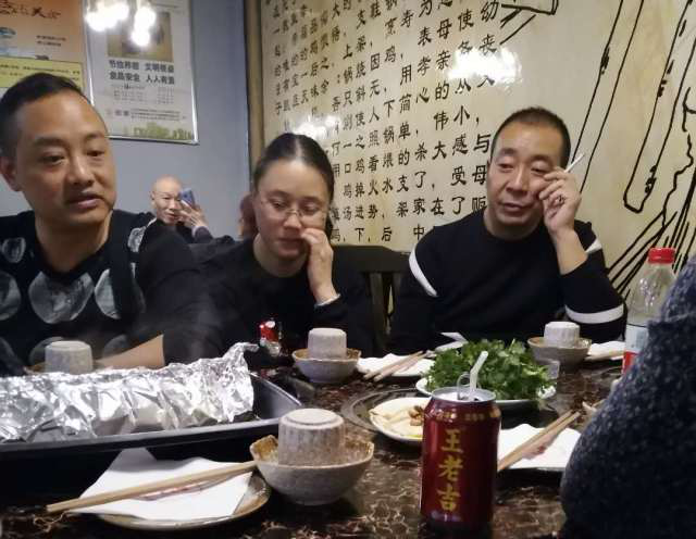 【欢迎】河南刘女士莅临本公司考察特色石头餐饮!